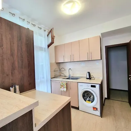 Апартаменты Comfortable Family With Parking Бургас