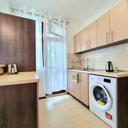 Апартаменты Comfortable Family With Parking Бургас