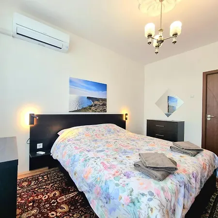 Апартаменты Comfortable Family With Parking *