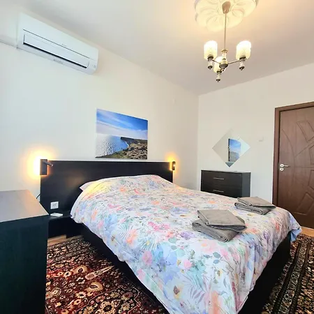 Comfortable Family With Parking