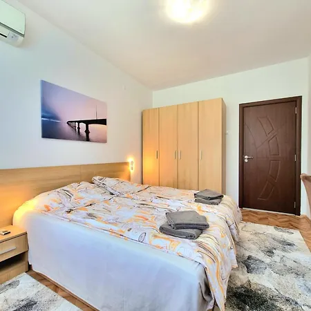 Апартаменты Comfortable Family With Parking